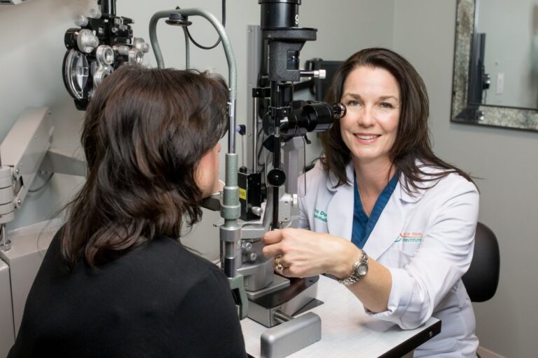 Why Is It Important To Consult An Ophthalmologist?
